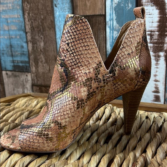 Vince Camuto Tan Snakeskin Heeled Booties 8 - Picture 6 of 15